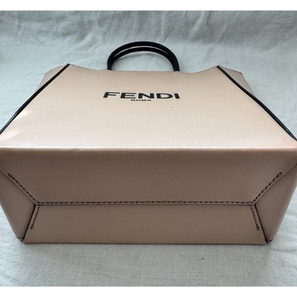 Fendi Roma Beige & Black Leather Tote Bag With Gold Hardware & COA's‎ - Picture 5 of 16